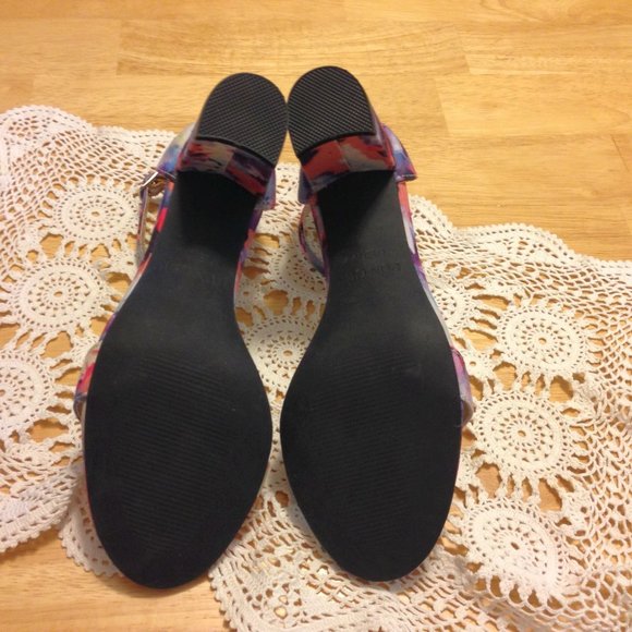 NWOT Euncer Ankle strap, open toed heels - Picture 9 of 9